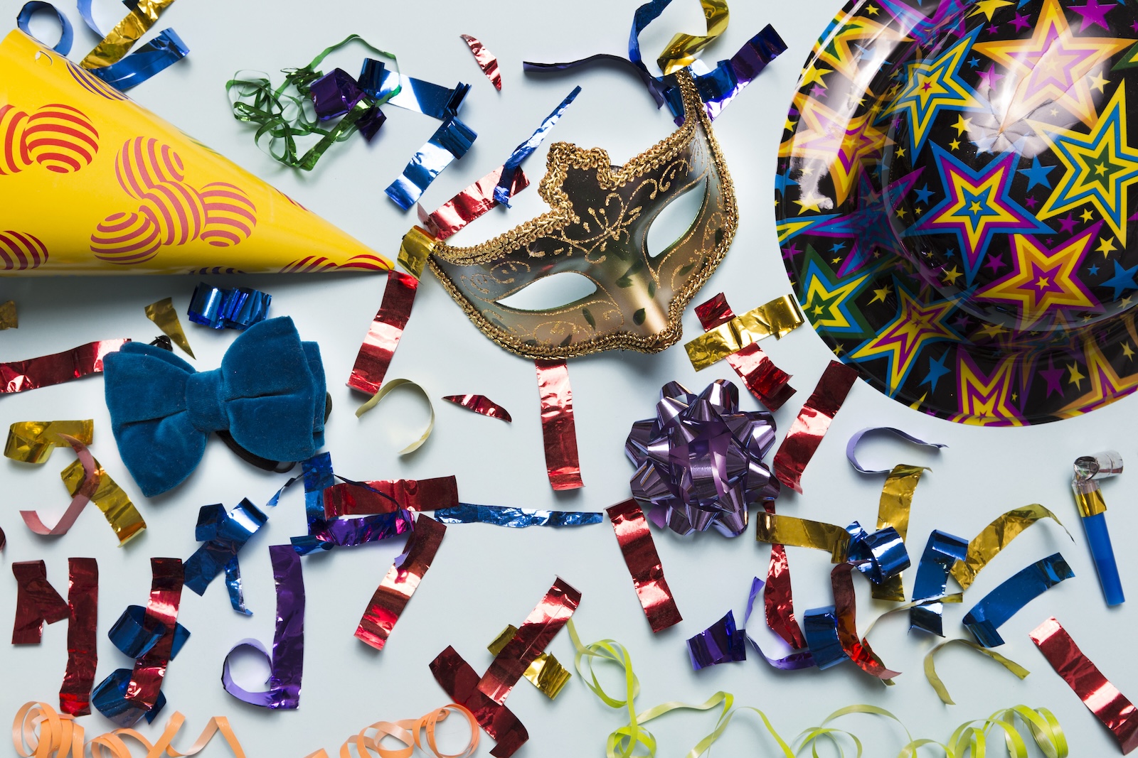 Máscara de Carnaval representando vendas no varejo em período de feriado. 